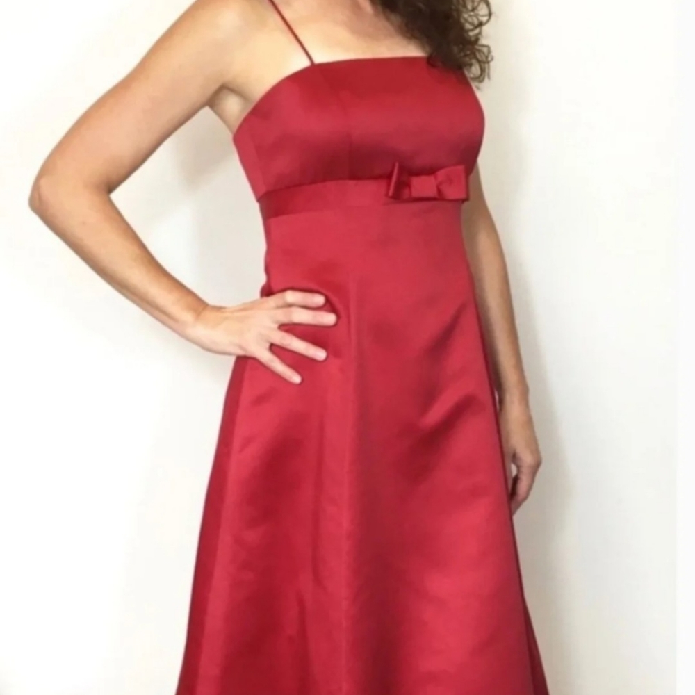 David's Bridal Formal Red Gown Size 8.Pit to pit approx: 18 inchesRight shoul
